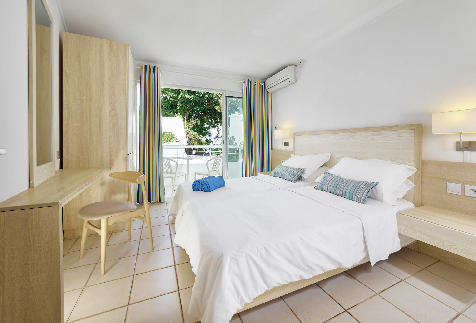 Le Beachclub Pereybere Beach Exterior photo